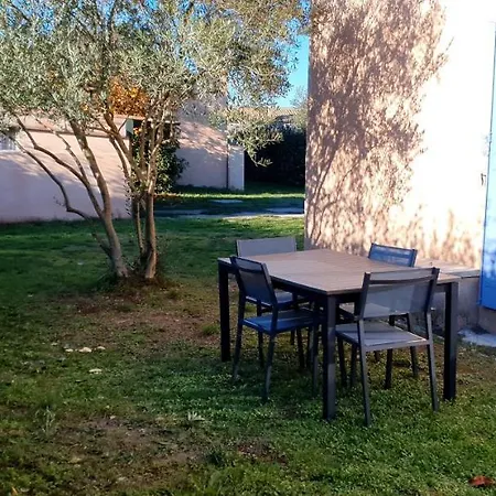 Holiday home Maison Calme Et Renovee 