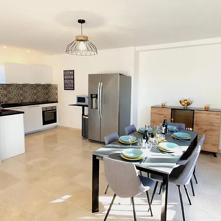 Holiday home Maison Calme Et Renovee 