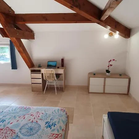 Maison Calme Et Renovee 