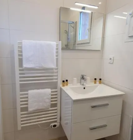 Maison Calme Et Renovee 