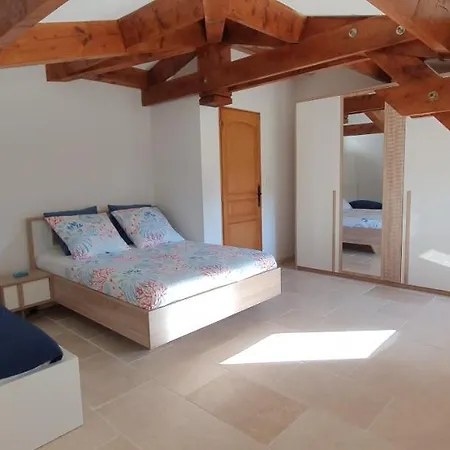 Maison Calme Et Renovee 